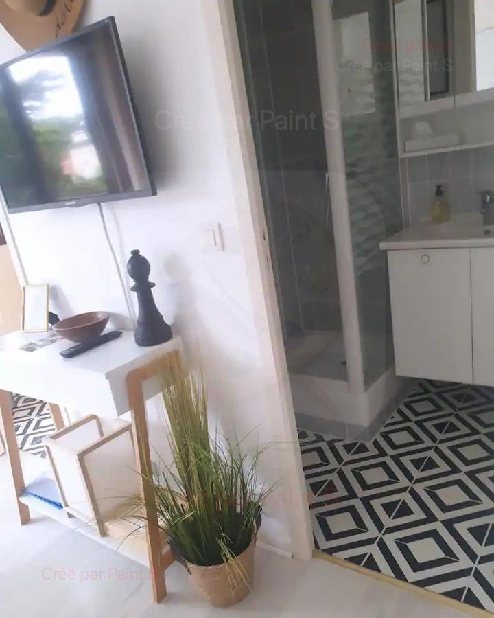 Apartment Front De *